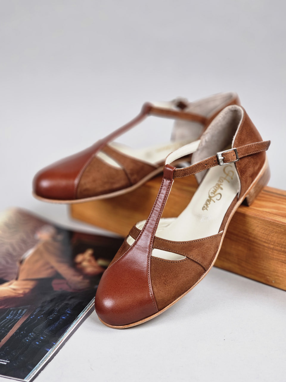 Isabel Brown Suede & Leather 2 cm heel